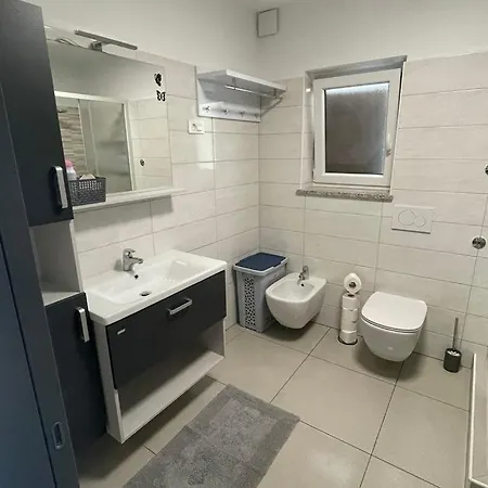 Apartma Metulj - New